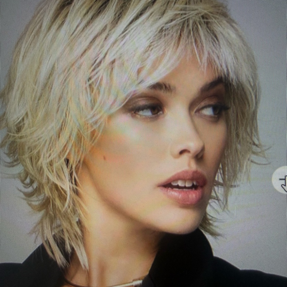 Tressallure Razor Cut Shag Wig. New!  Blonde 24/102/r12 is the color